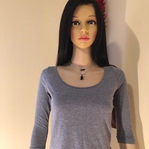 An Arizona Jeans grey blouse